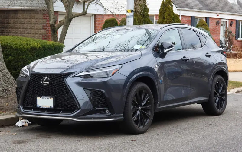 Lexus NX 350, pohled zepředu