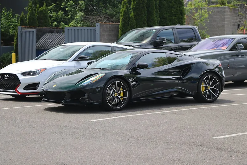 Lotus Emira, pohled zepředu