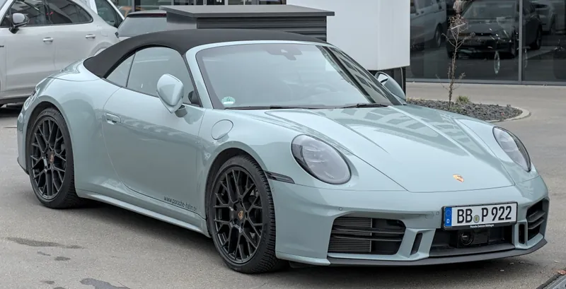 Porsche 911 Carrera Cabriolet (992), pohled zepředu