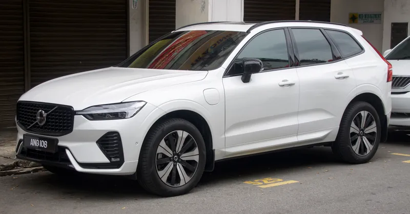Volvo XC60 T8 R-Line, pohled zepředu