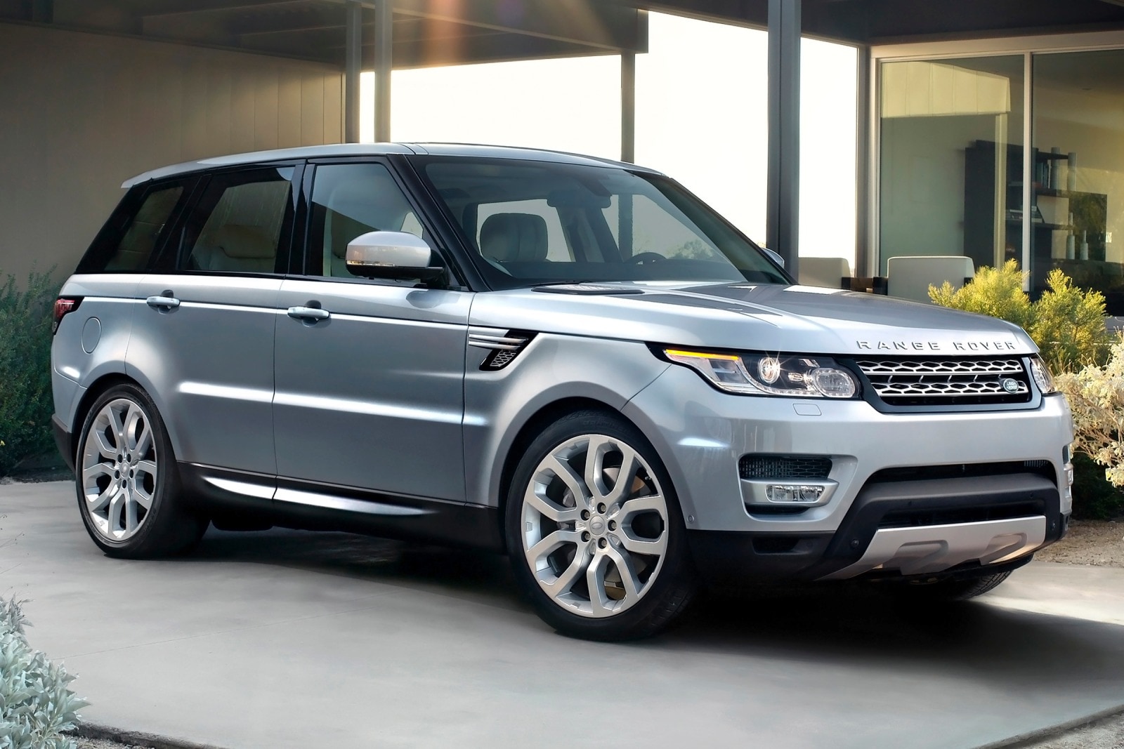 3 - 15 nejméně spolehlivých aut - Range Rover Sport